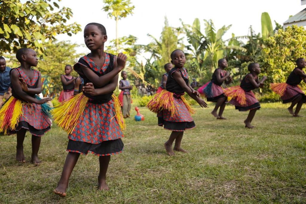 Mwamba Kelele Lodge Fort Portal ภายนอก รูปภาพ
