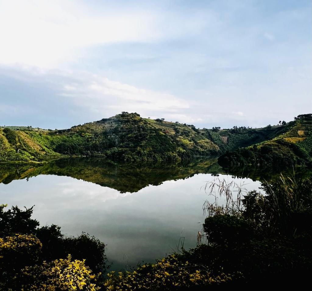Mwamba Kelele Lodge Fort Portal ภายนอก รูปภาพ